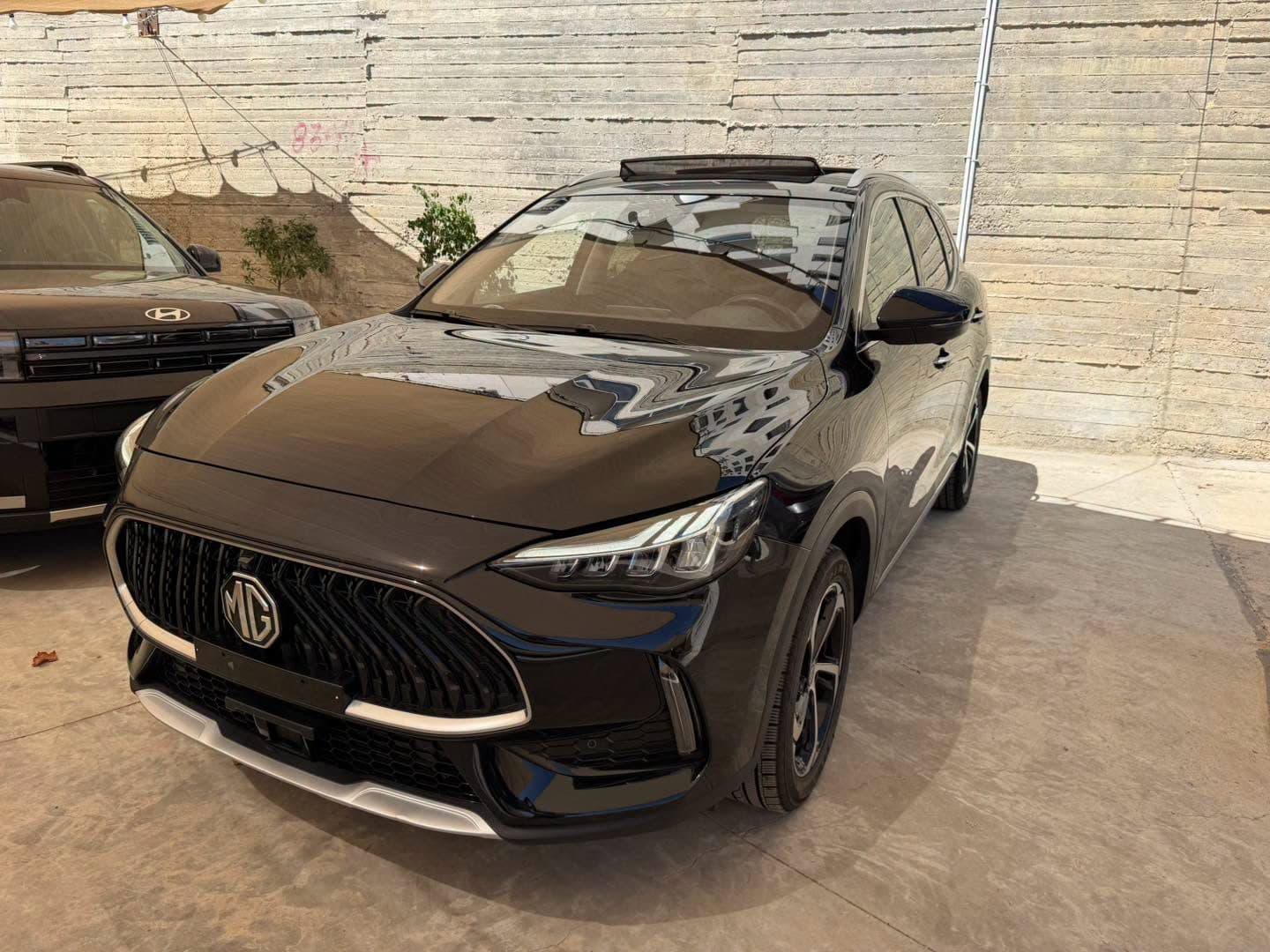 MG EHS Luxury 2024 Plugin Hybrid